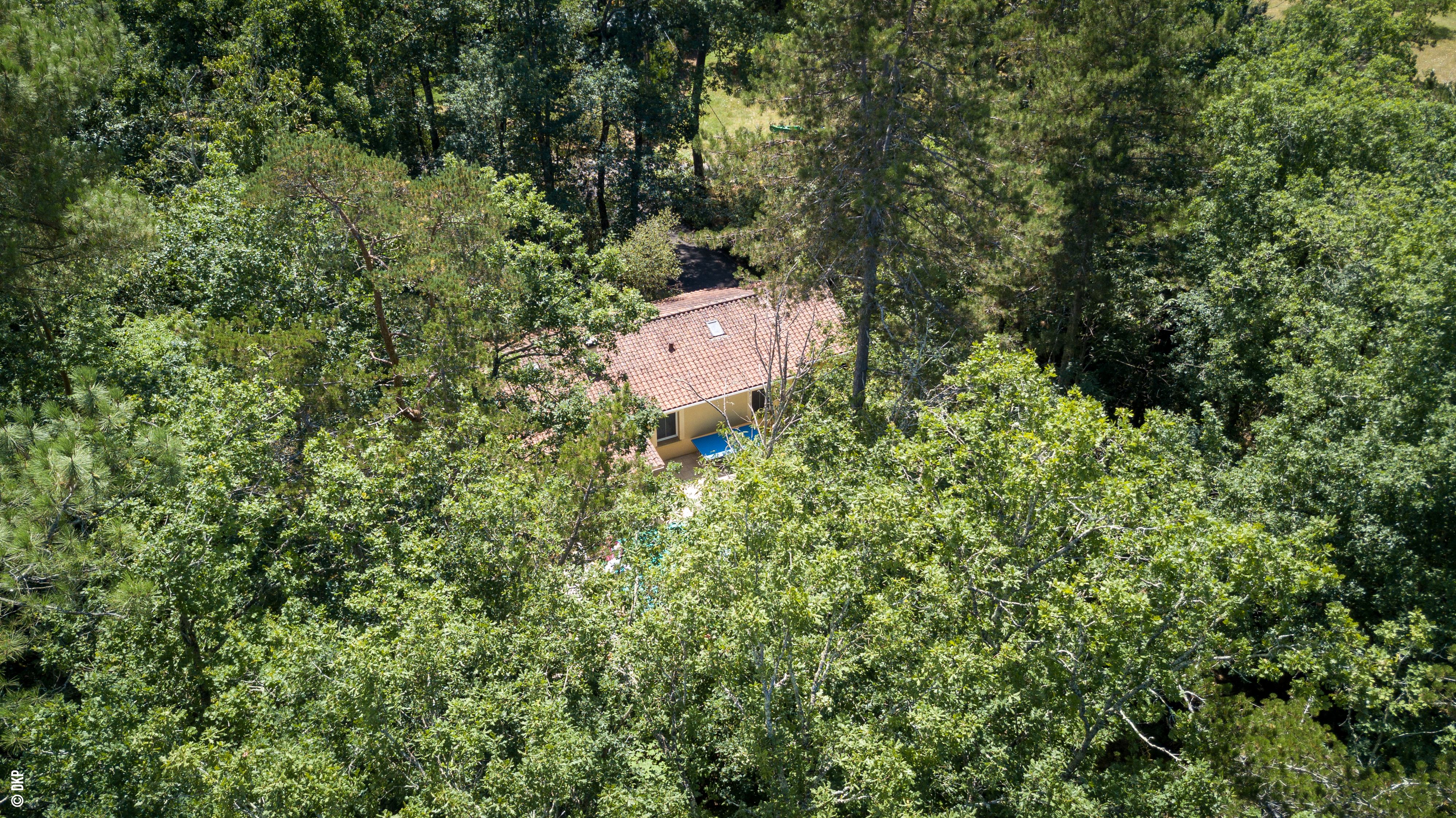Luchtfoto over velden en heuvels